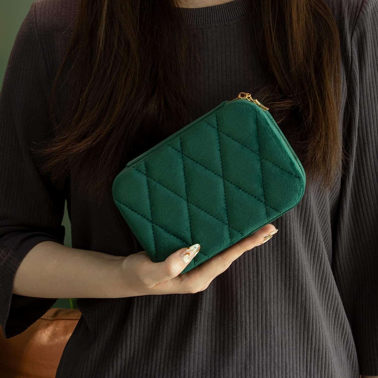US Luxurious Quilted Velvet Jewelry Box for Collectors and Enthusiasts