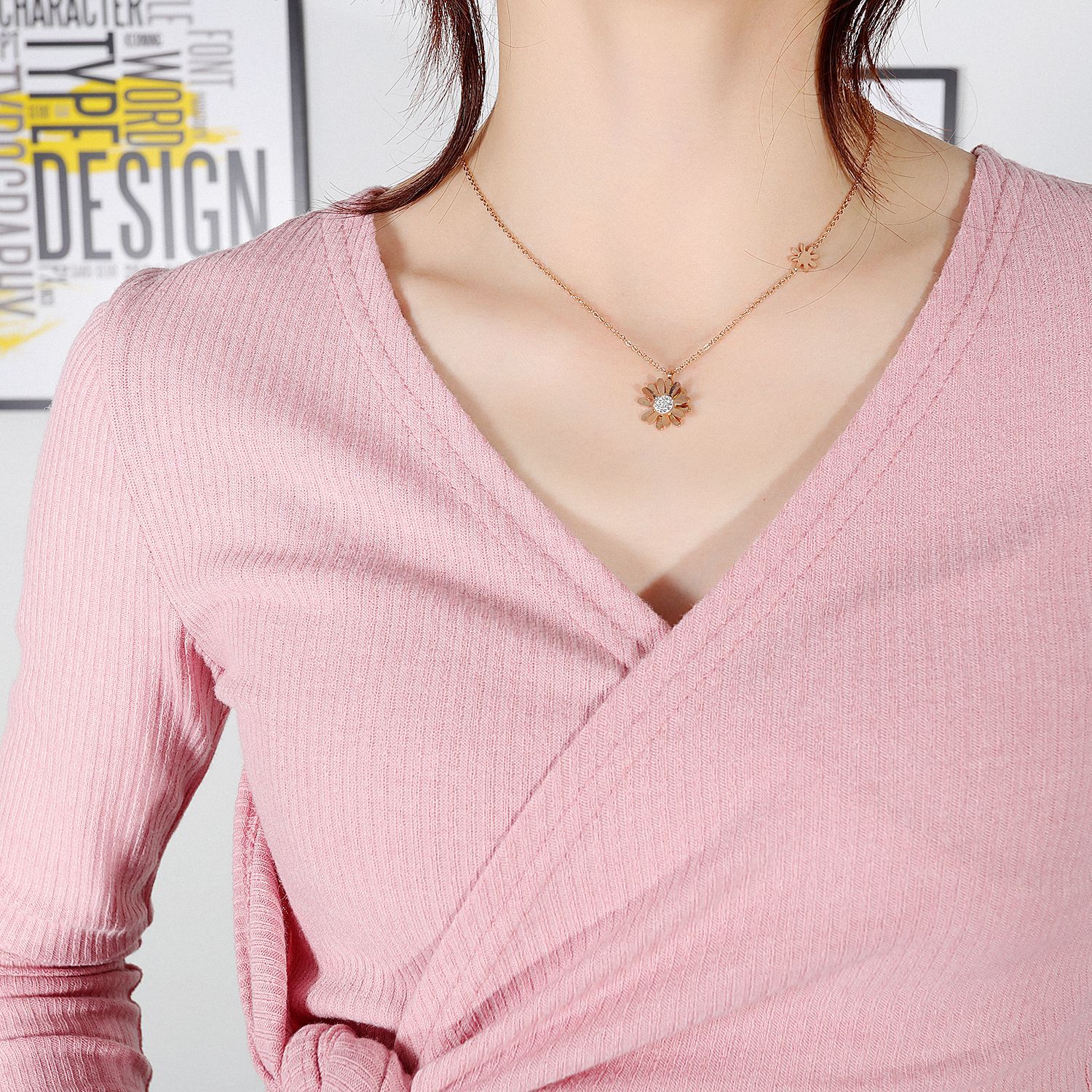 18K Gold Plated Stainless Steel Daisy Pendant Necklace