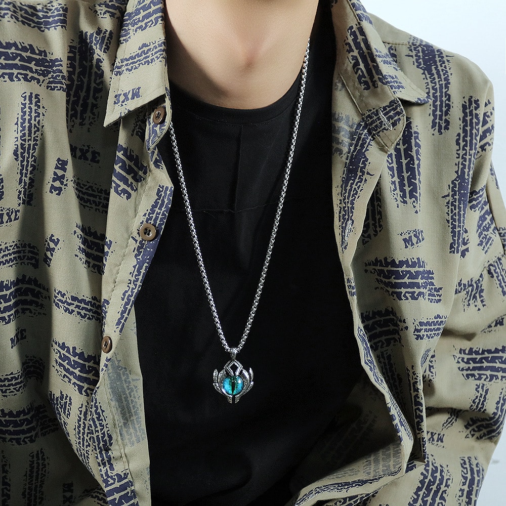 Devil’s Eye Pendant Men’s Necklace – A Fashionable Accessory for Every Outfit