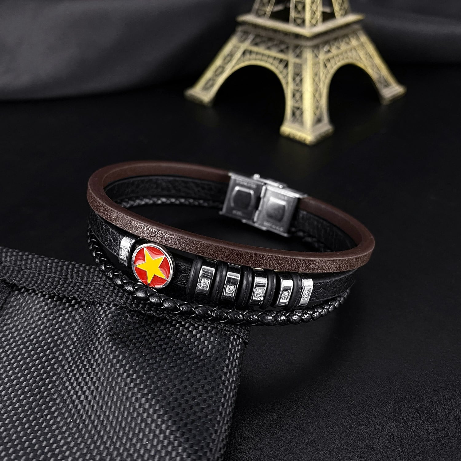 Multi-Layered Leather Bracelet for Men – Featuring a Trendy Five-Point Star Design