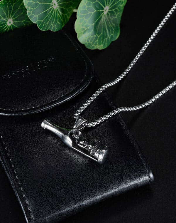 Personality Wine Bottle Pendant Necklace for Fashion-Forward Individuals - Image 3