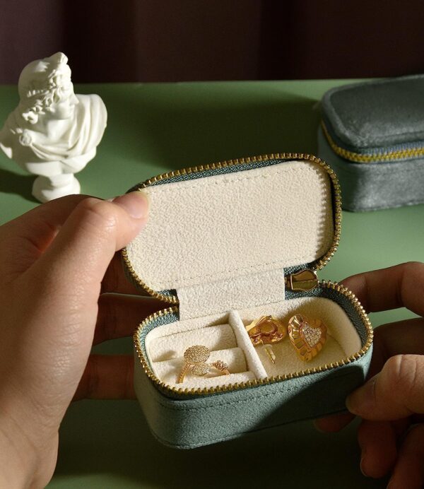 Mini Jewelry Travel Case - Portable and Elegant Organizer for Your Jewelry Collection - Image 4